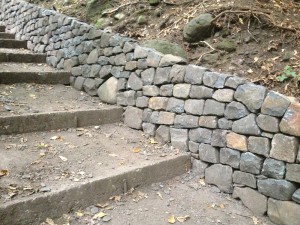Dry stone retaining wall