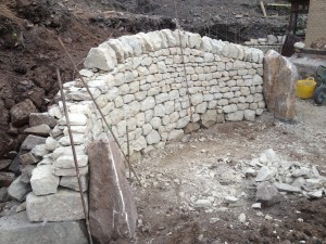 Dry stone retaining wall