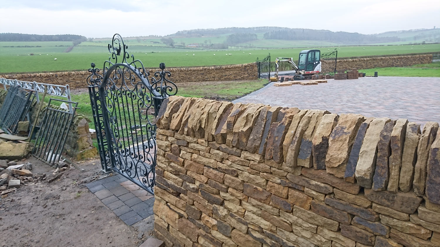 Ceres Fife free-standing dry stone boundary wall