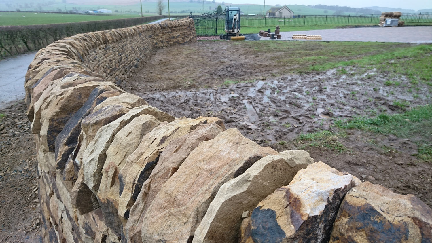 Ceres free-standing dry stone boundary wall