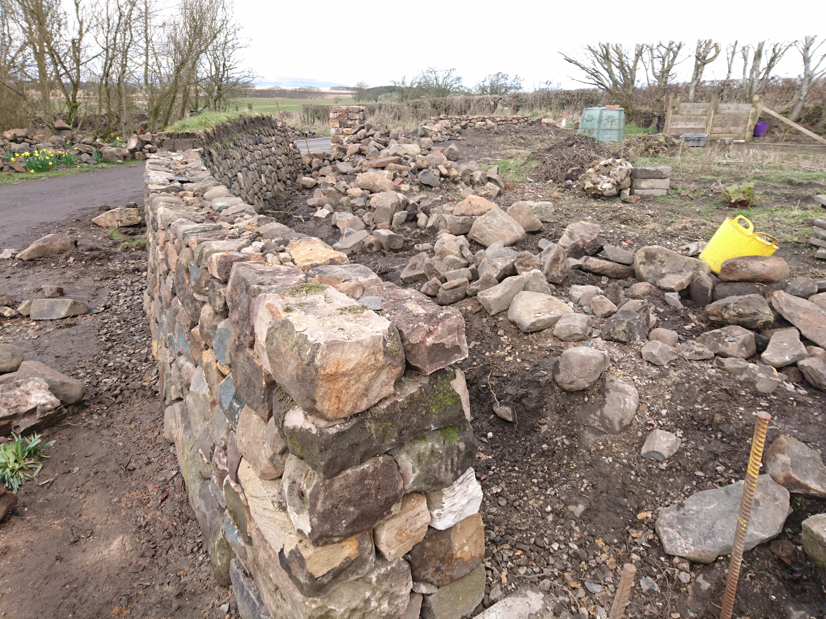 Dry stone cheek-end