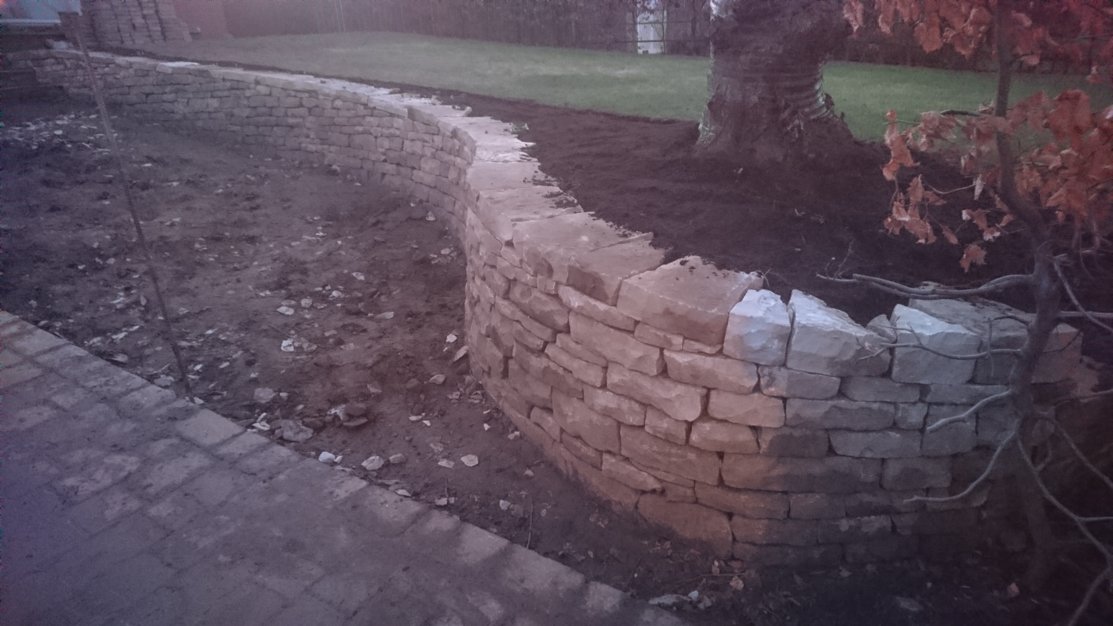 Dry stone retaining wall