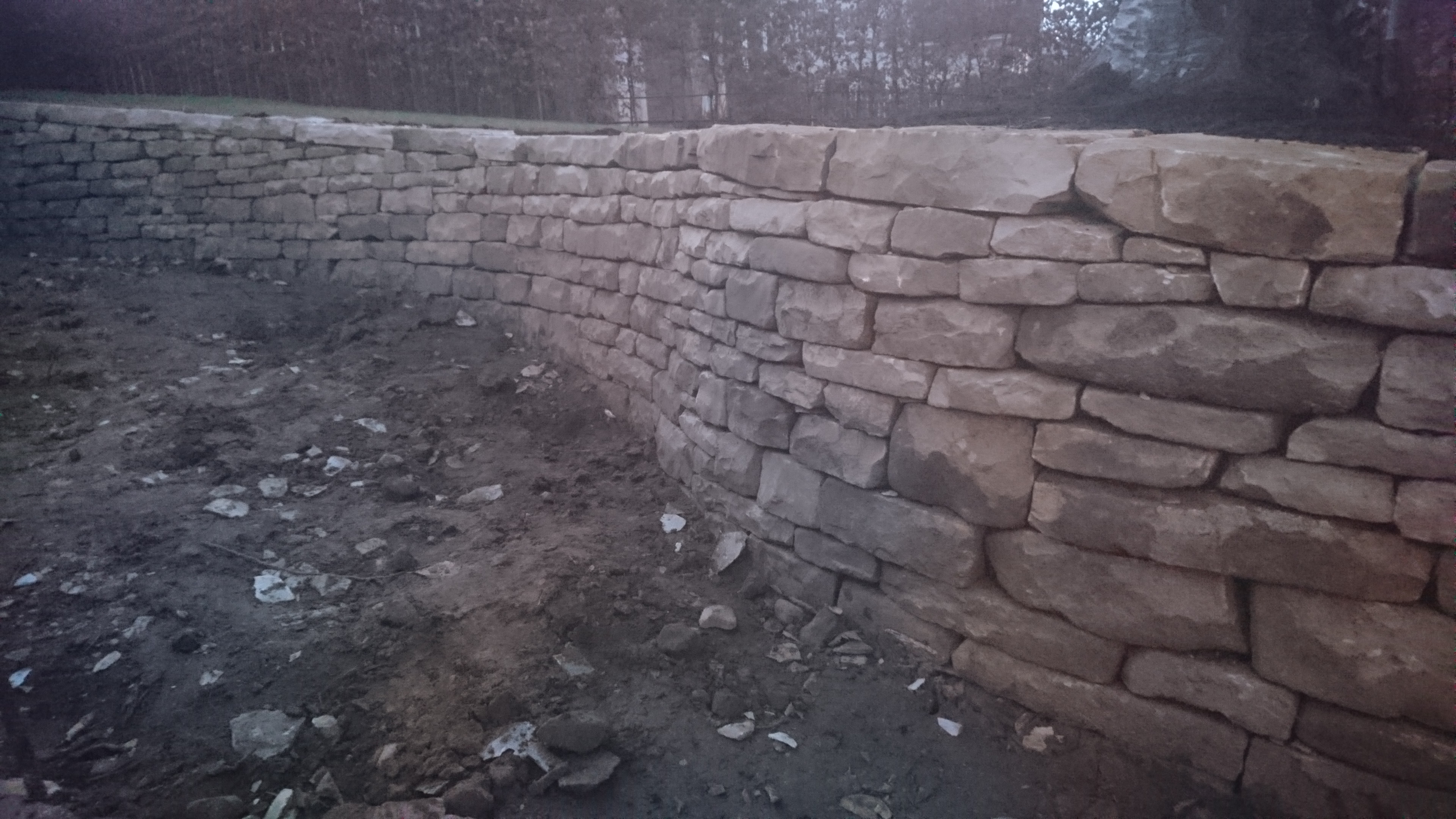 Dry stone retaining wall