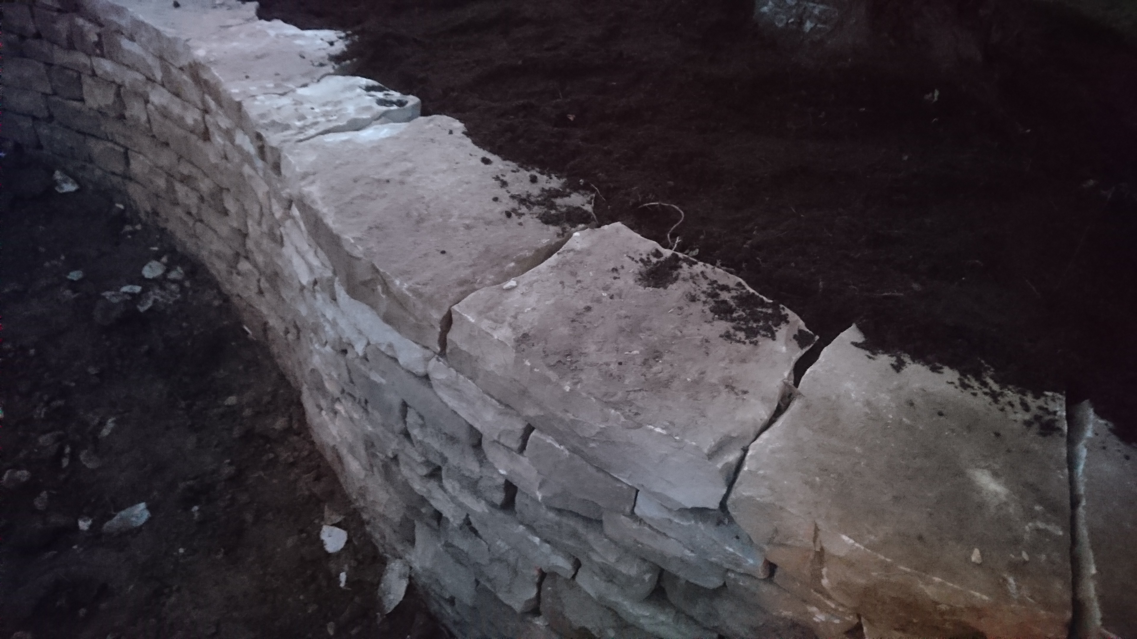 Dry stone retaining wall