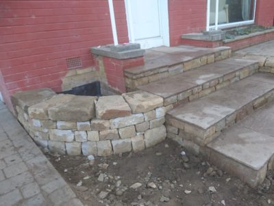 Dry stone retaining wall