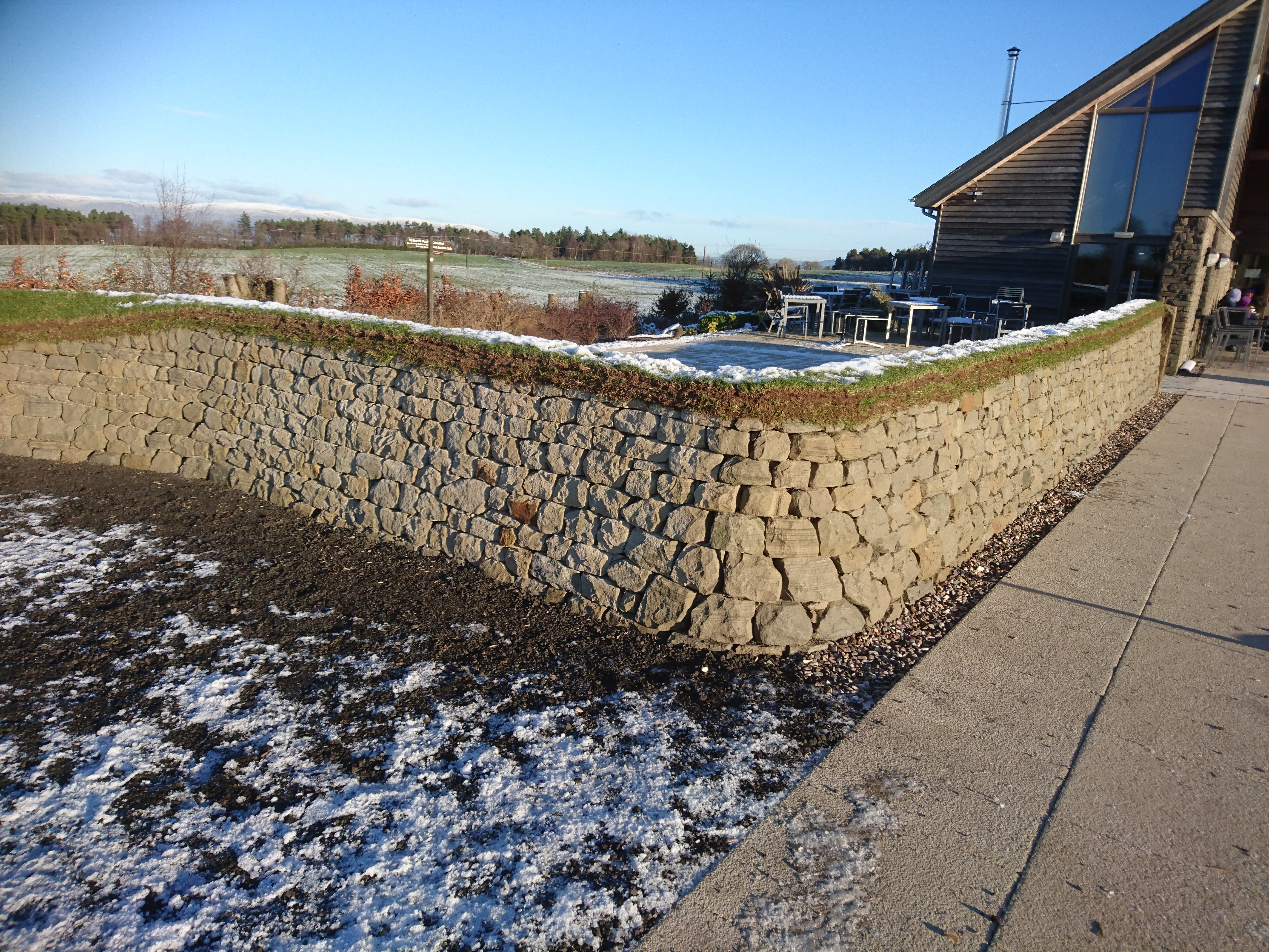 Dry stone curved corner