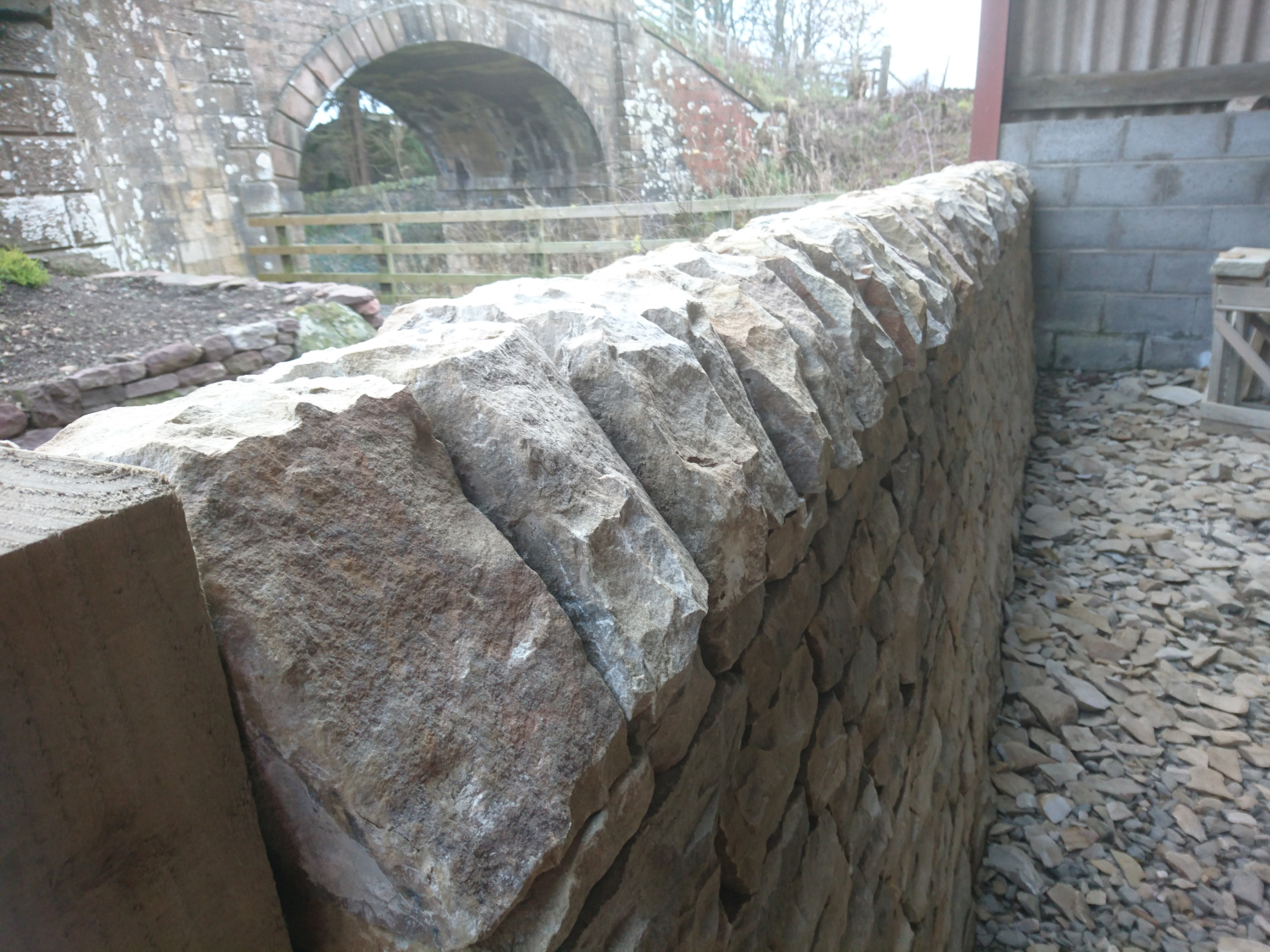 Free standing dry stone wall