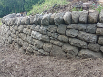 Dry stone retaining wall