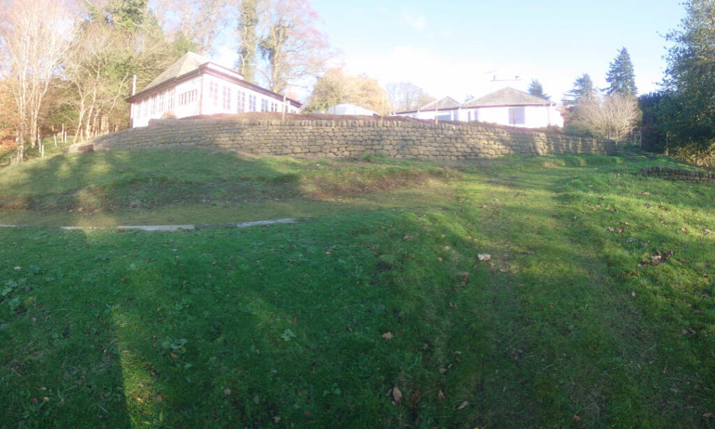 Dry stone retaining wall