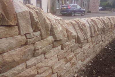 Free-standing dry stone wall