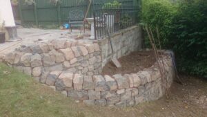 Small dry stone planter