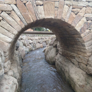 Dry stone bridge