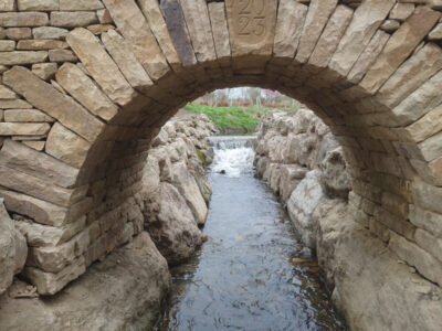 Dry stone bridge