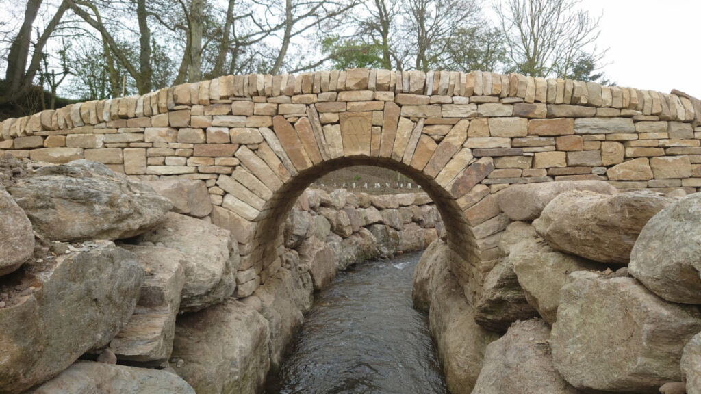 Dry stone bridge